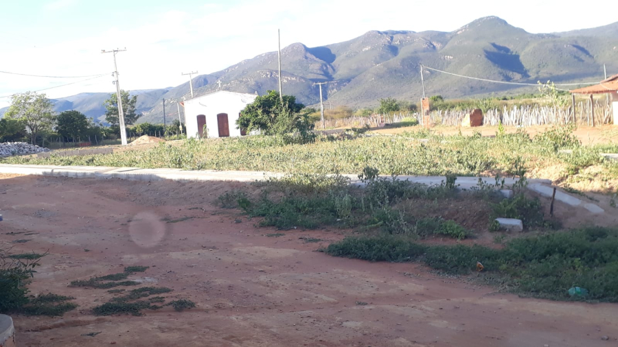Obra de urbanização e pavimentação prometida há mais de um ano em Várzea Funda, Dom Basílio, segue inacabada e levanta questionamentos.