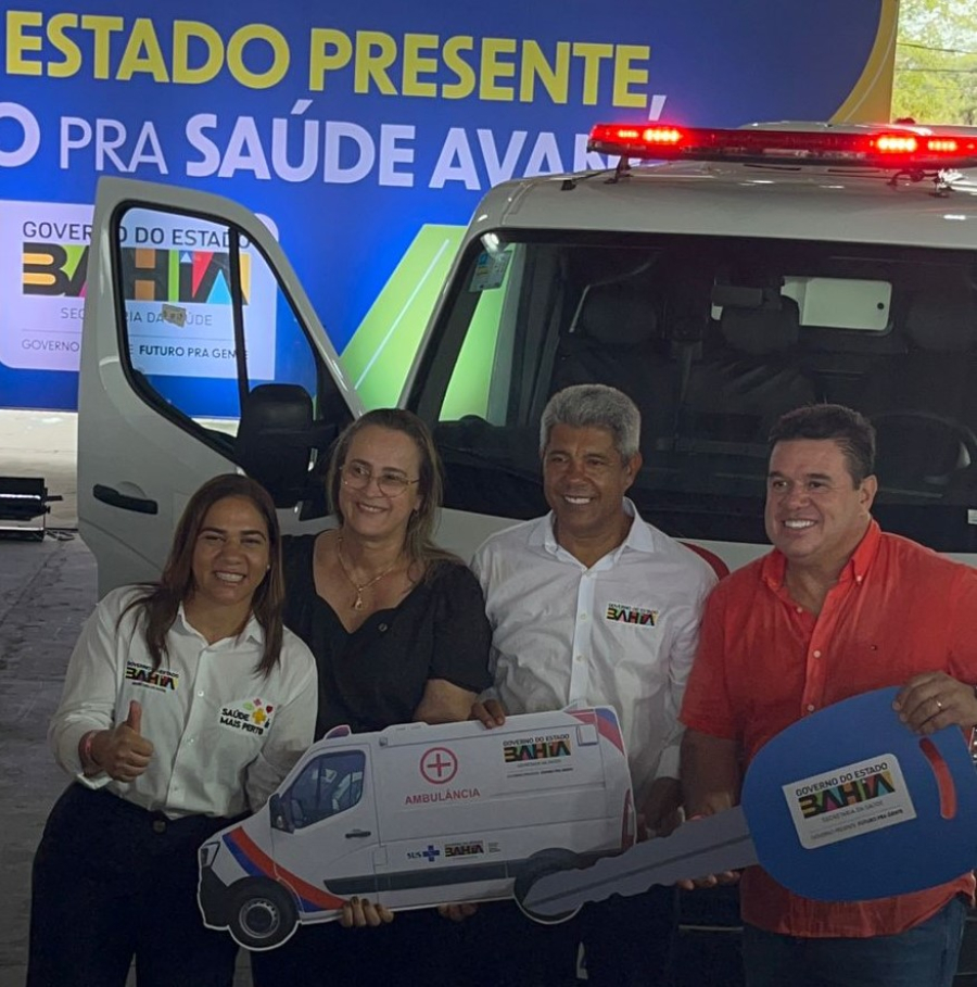 Deputado Marquinho Viana entrega ambulância ao município de Livramento de Nossa Senhora.