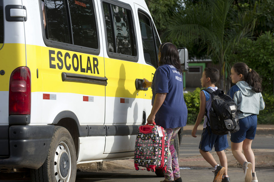 Município de Dom Basílio abre chamada pública para credenciamento de empresas de transporte escolar.