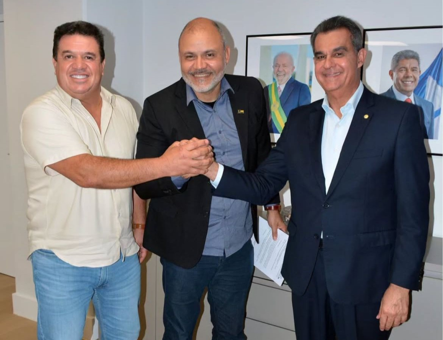 Deputado Marquinho Viana e prefeito de Boquira buscam novos investimentos em audiência na Seinfra.