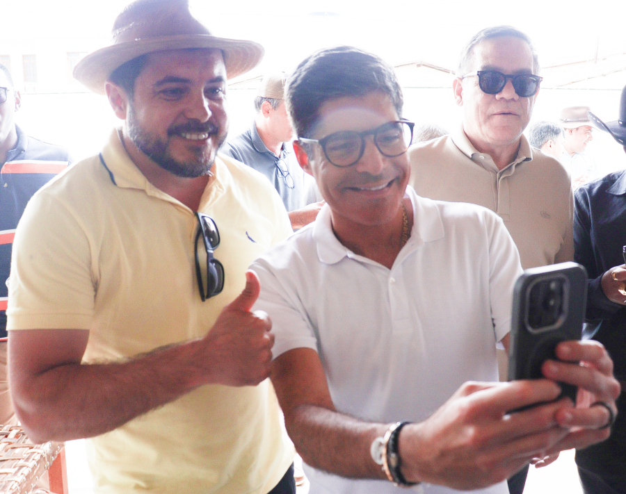 Presença de lideranças políticas na tradicional Missa do Vaqueiro, em Lagoa Real, sinaliza articulações para o futuro político de Dom Basílio.