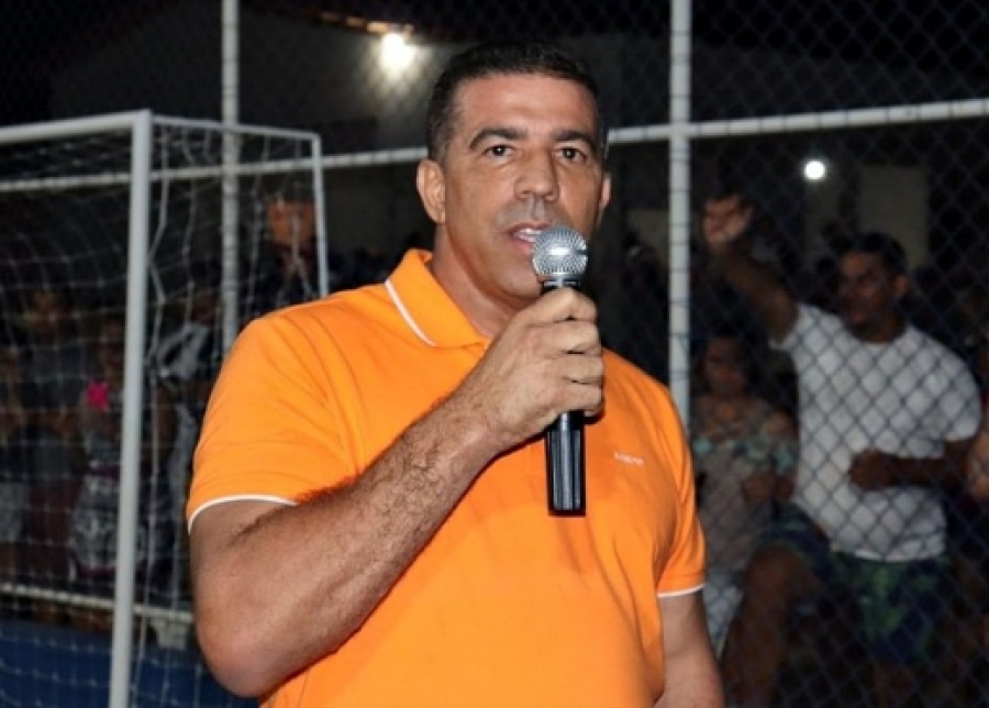 Prefeito de Dom Basílio sanciona lei que amplia autonomia do Executivo para contratos e renegociação de dívidas.